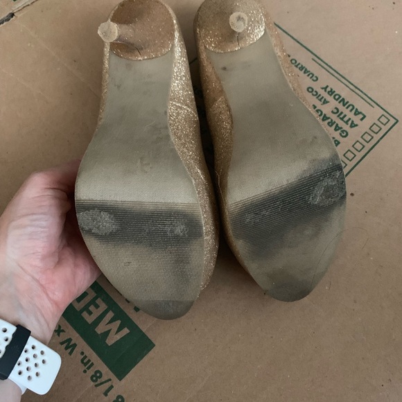 ⭐️$10 Charollete Ruse sparkle gold pumps - Picture 2 of 3